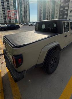 جيب جلاديتور